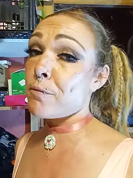 Lemonmary - Je me gode sur la table basse du salon