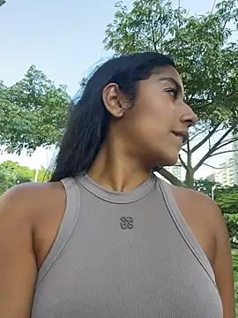 SaryJonex - RUB MY PUSSY IN PUBLIC