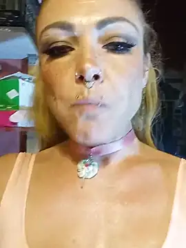 Lemonmary - Je me gode sur la table basse du salon