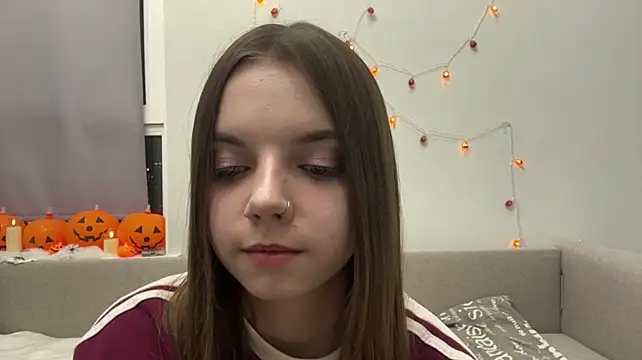 LisaPorse - show collarbone + air kiss