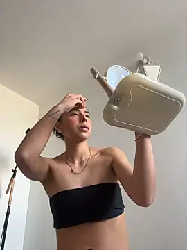 Ameellie - OIL IN BOOBS+LASTTIP 2 min TOY