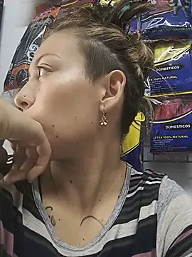 Tefannyy_ - Show tits shh people here