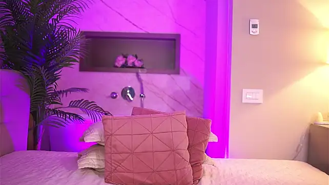 BiancaCain - Naked fits me better