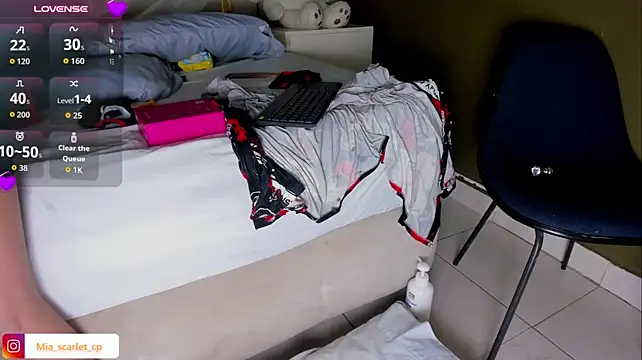 Mia_scarlet69 - Rub ice on pussy
