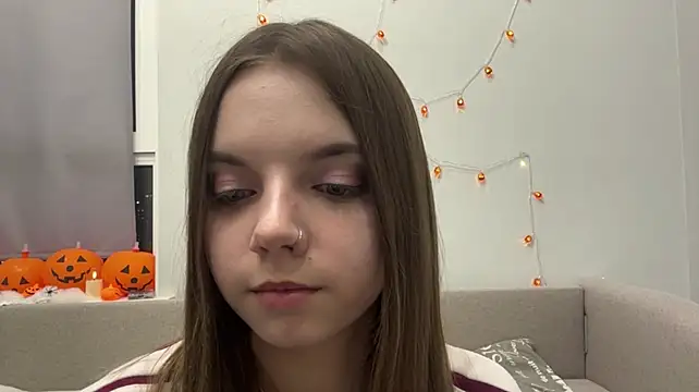 LisaPorse - show collarbone + air kiss