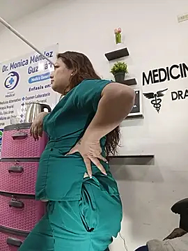 SAMANTHA--02 - My boss oils up my tits.💧TICKET