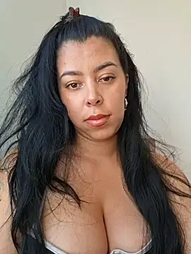 Luianna - Oil show and bouncing tits 🤤😈🤤😈