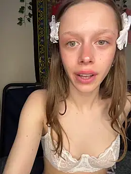 Musyunya - Spread pussy close to camera