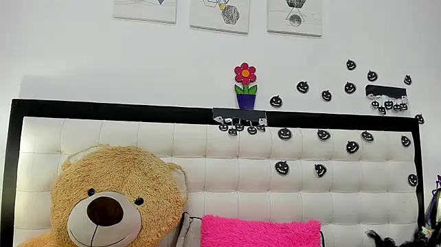 Celeste_71 - Bounce my ass in doggy+ spanks!🔥🔥