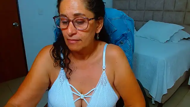 Juanitaaxooxx - fuck my big tittys with my dildo