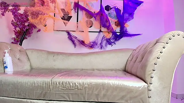 Maddie_T18 - bounce ass + spank x5