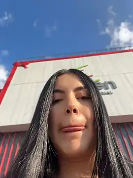 Cami_olarte - Flash boobs