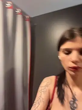 Britneydollx - shake tits no top