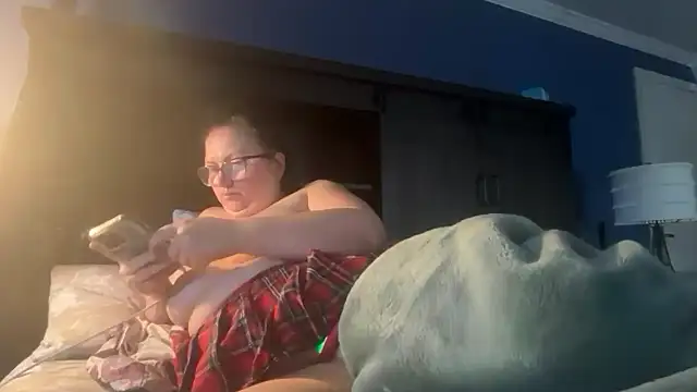 Squirtlegirly - Titties out - open for private cum fo me