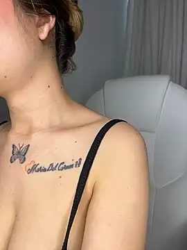 LiaMilk- - MESSY BLOWJOB + SPANK ASS X20