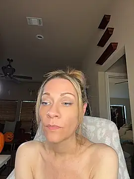 EdenDelilah1 - Rub Nipples
