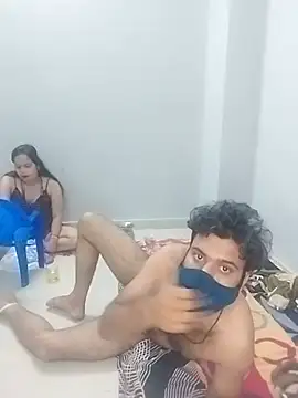 Hot-couple007 - Pusy show in public