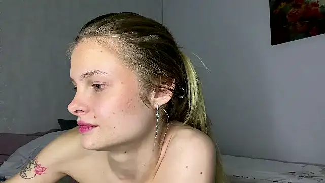 SilkPoutXvx - Tease you with my strap of panties ❤️
