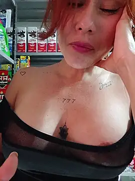 Queen_lorena - play with fingers in pussy