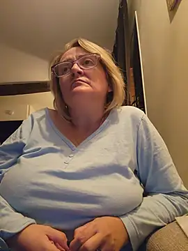Lady_charlyne - Baise et ejac tout les 300 tk flash suc