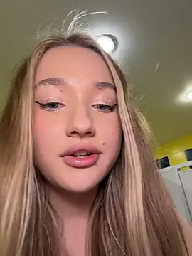 Milaa_sun - last tipper control my ass PUBLIC WC 🚽