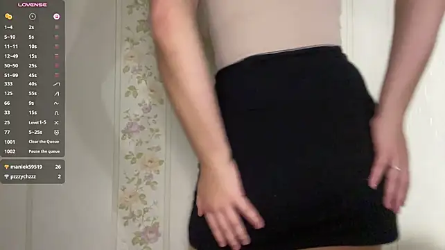 AshliKuhn - Flash my underboob