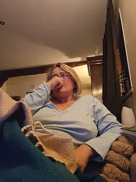 Lady_charlyne - Baise et ejac tout les 300 tk flash suc