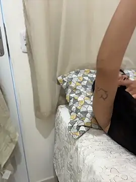 Agatha_lindinha - Sentar no brinquedo