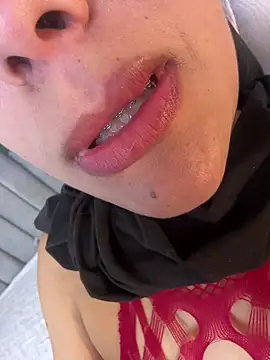 Umarani_ - OPEN LEGS + RUB PUSSY :devil: