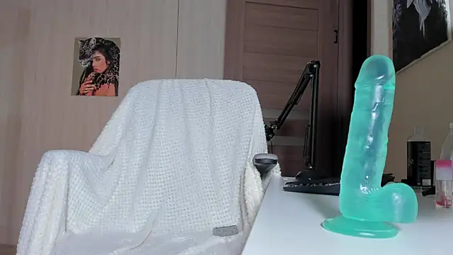 AlisaTudor69 - worship of the goddess feet ,loser!