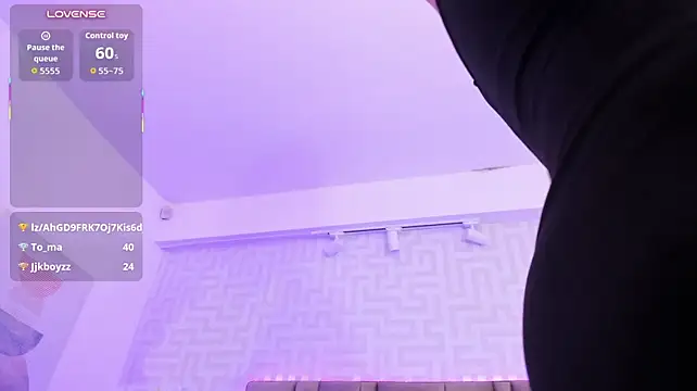 Naishaa_ - Sexy dance + twerk with oil 🔥