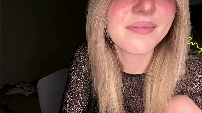 LatishaKrauel - Take off my bra and tease you with tits