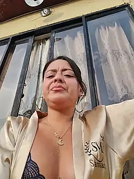 LUNAGREEN_1 - Nipple pinching