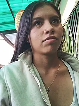 Nicky_11 - Off-shirt in bar public