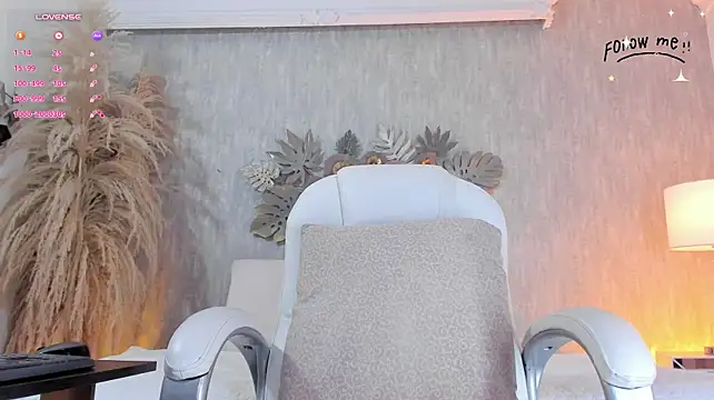 Laraa_jeean - 3 fingers in ass