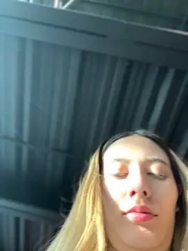 Kloe__t18 - Train with a plug in the gym