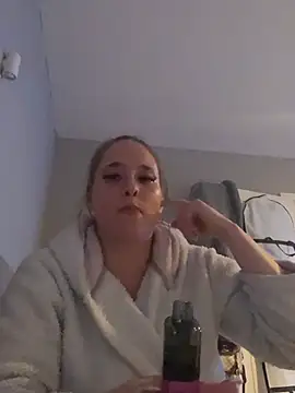 Poppylooloo - Twerk