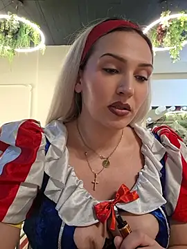 LaylaBlakes - Help me choose what to take off next 🚫