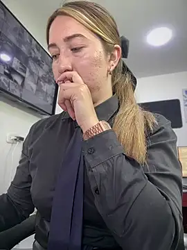Suzy-111 - show ASSHOLE in DOGGY🍑