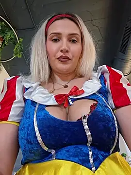 LaylaBlakes - Help me choose what to take off next 🚫
