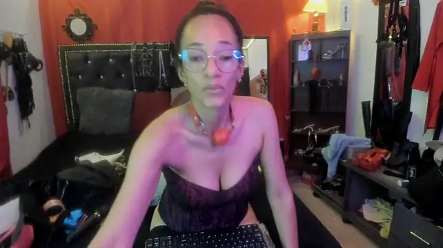 AmelieMartinez - Finger on pussy /mmm