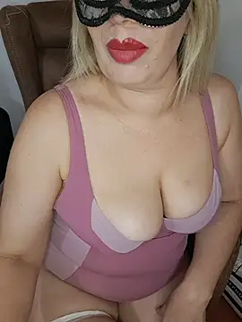 Tanya07 - Meme arasında dildo sakso