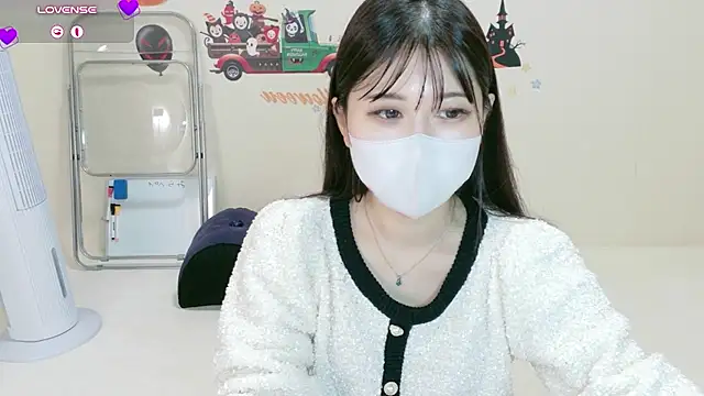 Mila_Velvet_LIVE - 寝坊したミラちゃんにいたすらしちゃお、ドミで目を覚ますんだ
