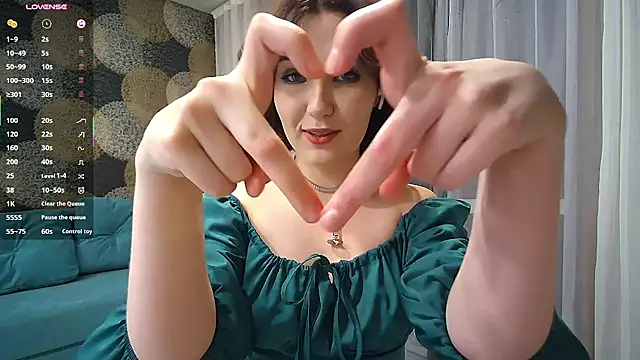 ElsyGven - flash and massage my boobies ;P