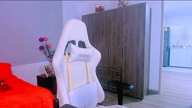 ScarlettMalbec - Sexy striptease 🥵