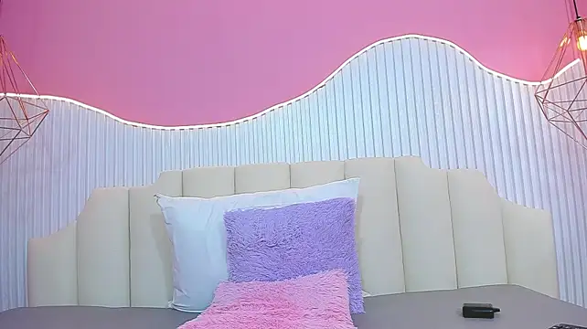 Emmyrouse_ - tits out + apply cream