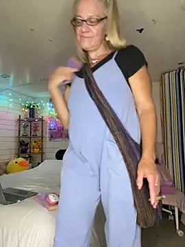 TrenaAnn - would prefer cumming , not yawning