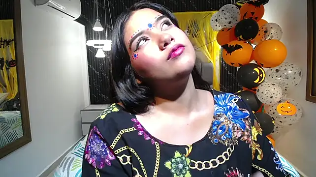 Sita_Nair - show ur make up