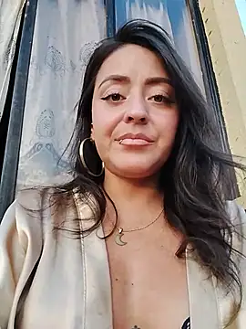 LUNAGREEN_1 - Nipple pinching
