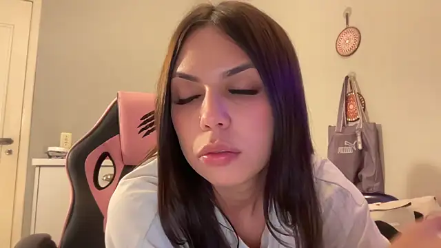 Nic_nicole - sentando no dildo de costas